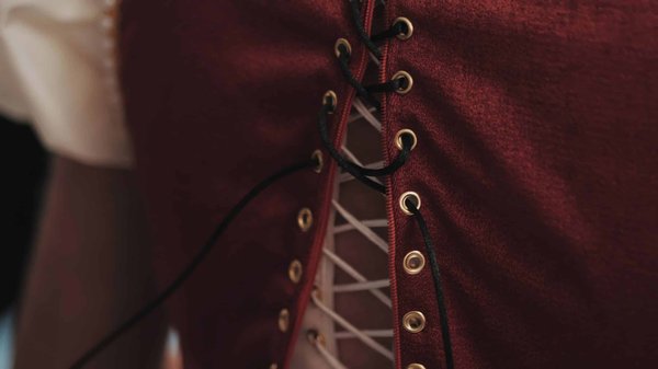 What Are the Most Effective Ways to Layer a Corset Over Your Daywear for a Night Out?